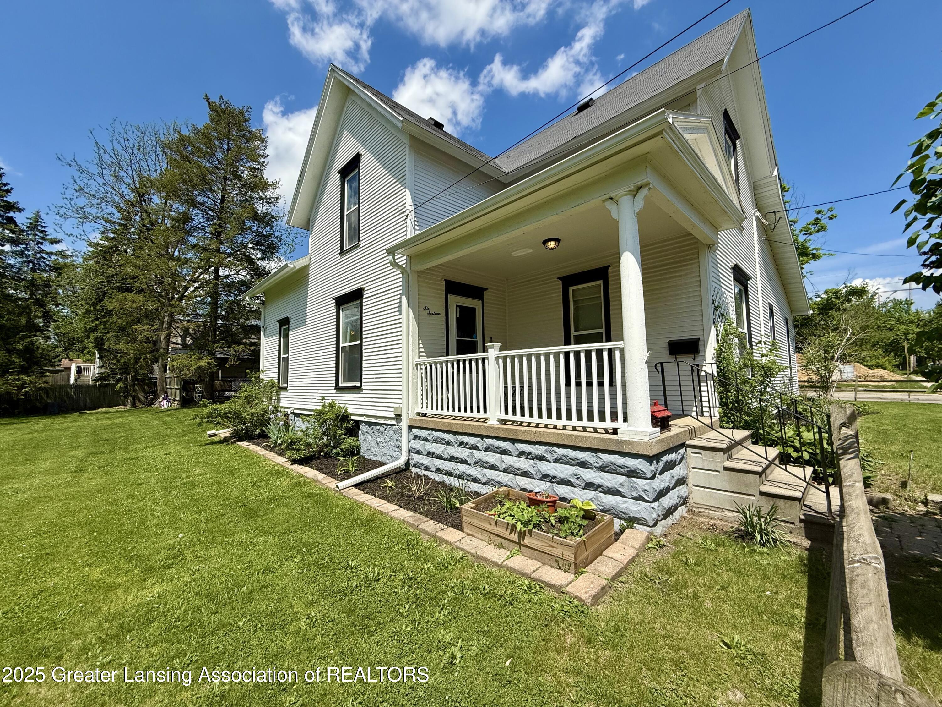 616 Backus Street Jackson, MI 49202 - Photo 2 of 61 IMG_3202