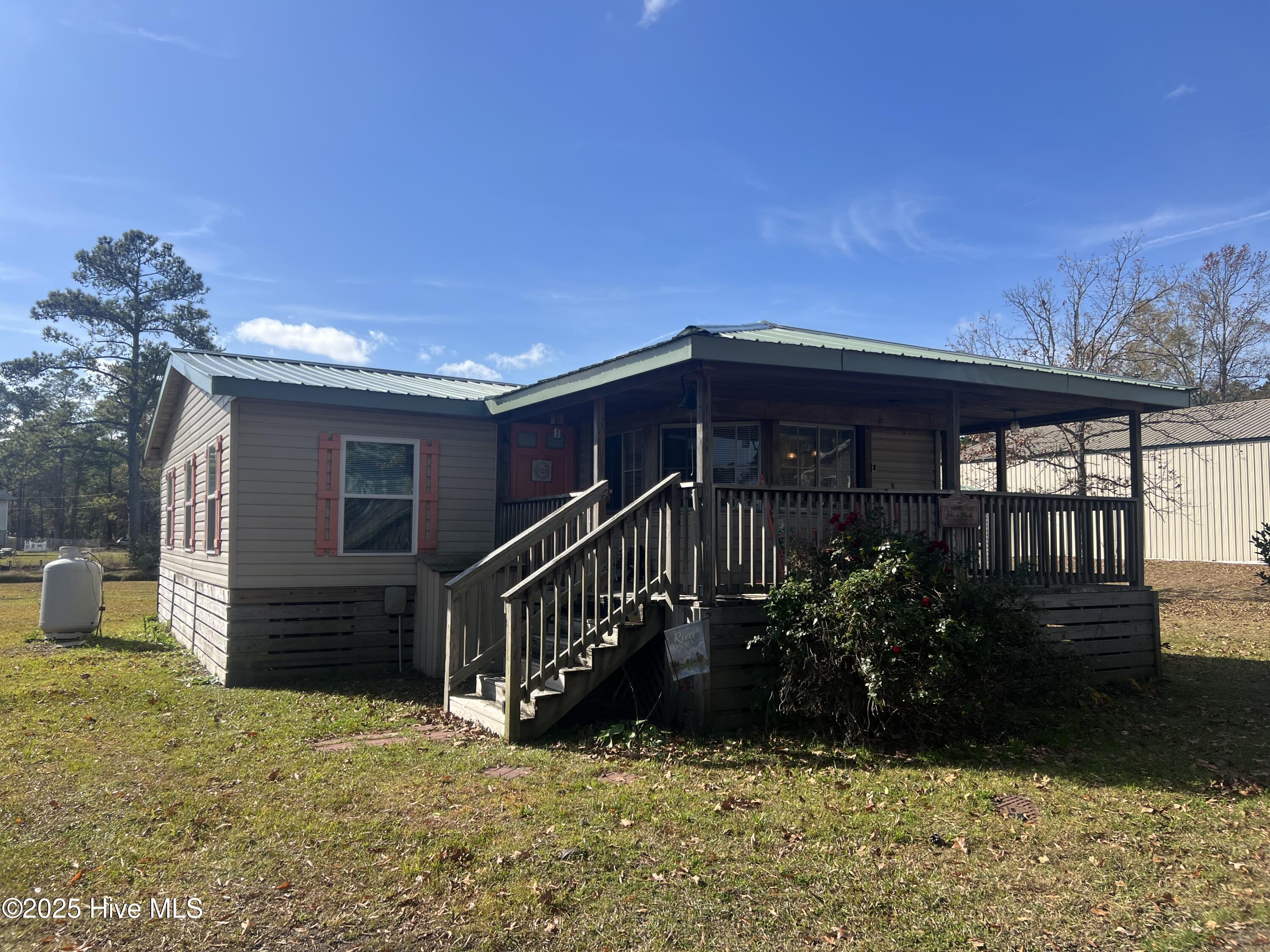 50 Point Avenue Belhaven, NC 27810 - Photo 29 of 48 Front porch