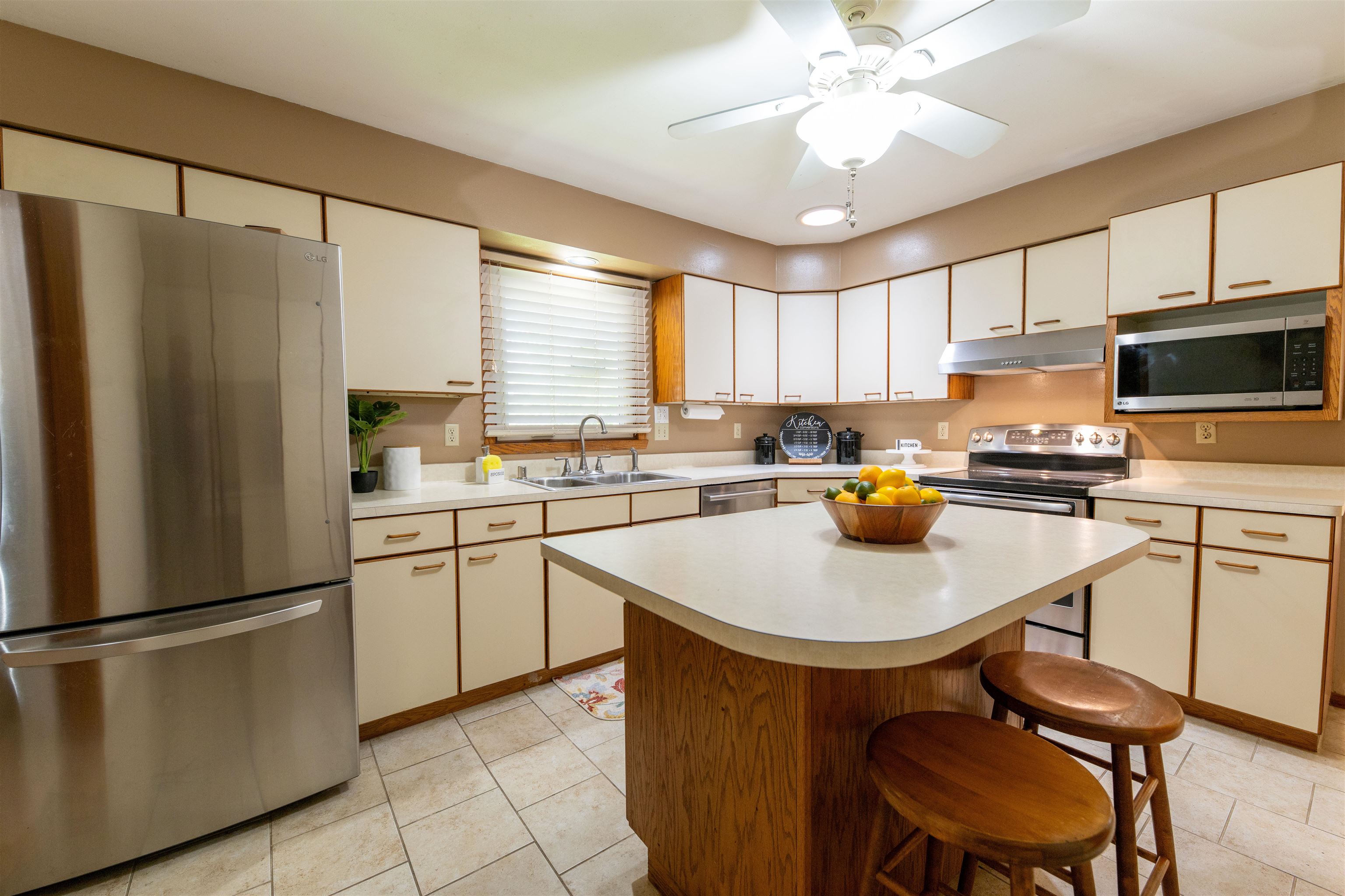 1032 Pilgrim Road Neenah, WI 54956 - Photo 7 of 42