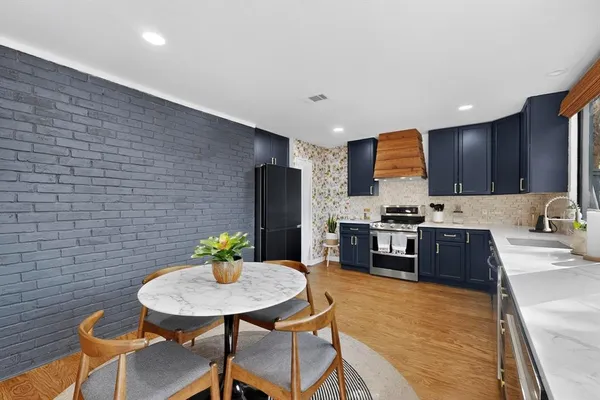 $5,750 | 925 Easton Place, Dallas, TX 75218