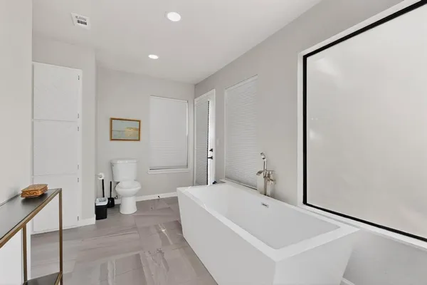 $5,750 | 925 Easton Place, Dallas, TX 75218
