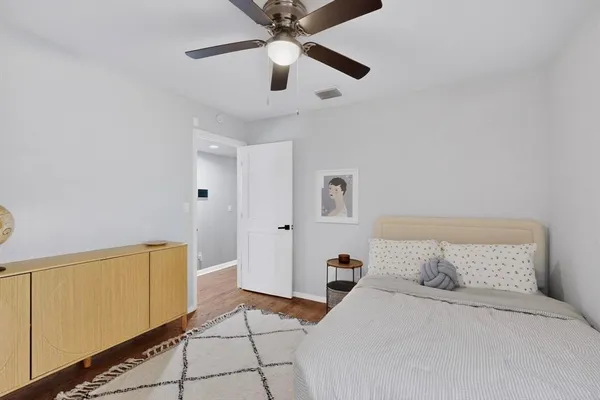 $5,750 | 925 Easton Place, Dallas, TX 75218