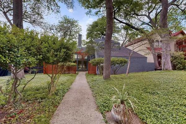 $5,750 | 925 Easton Place, Dallas, TX 75218