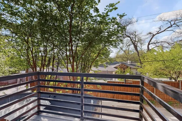 $5,750 | 925 Easton Place, Dallas, TX 75218