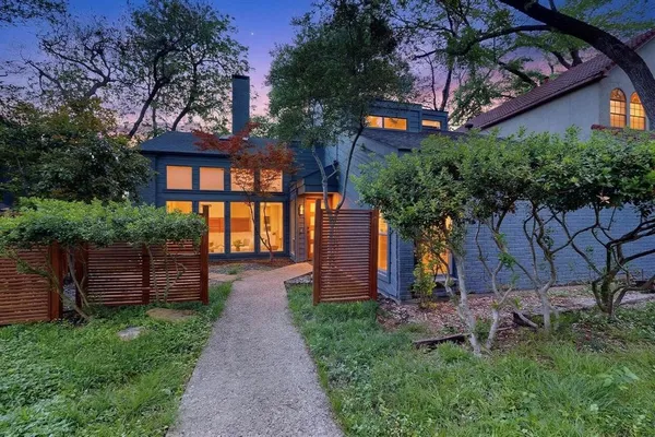 $5,750 | 925 Easton Place, Dallas, TX 75218