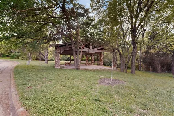 $5,750 | 925 Easton Place, Dallas, TX 75218