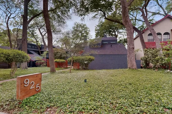 $5,750 | 925 Easton Place, Dallas, TX 75218