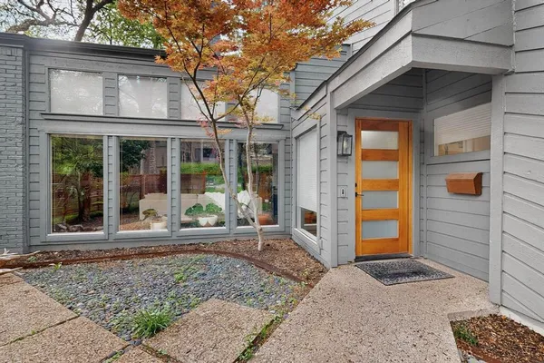 $5,750 | 925 Easton Place, Dallas, TX 75218