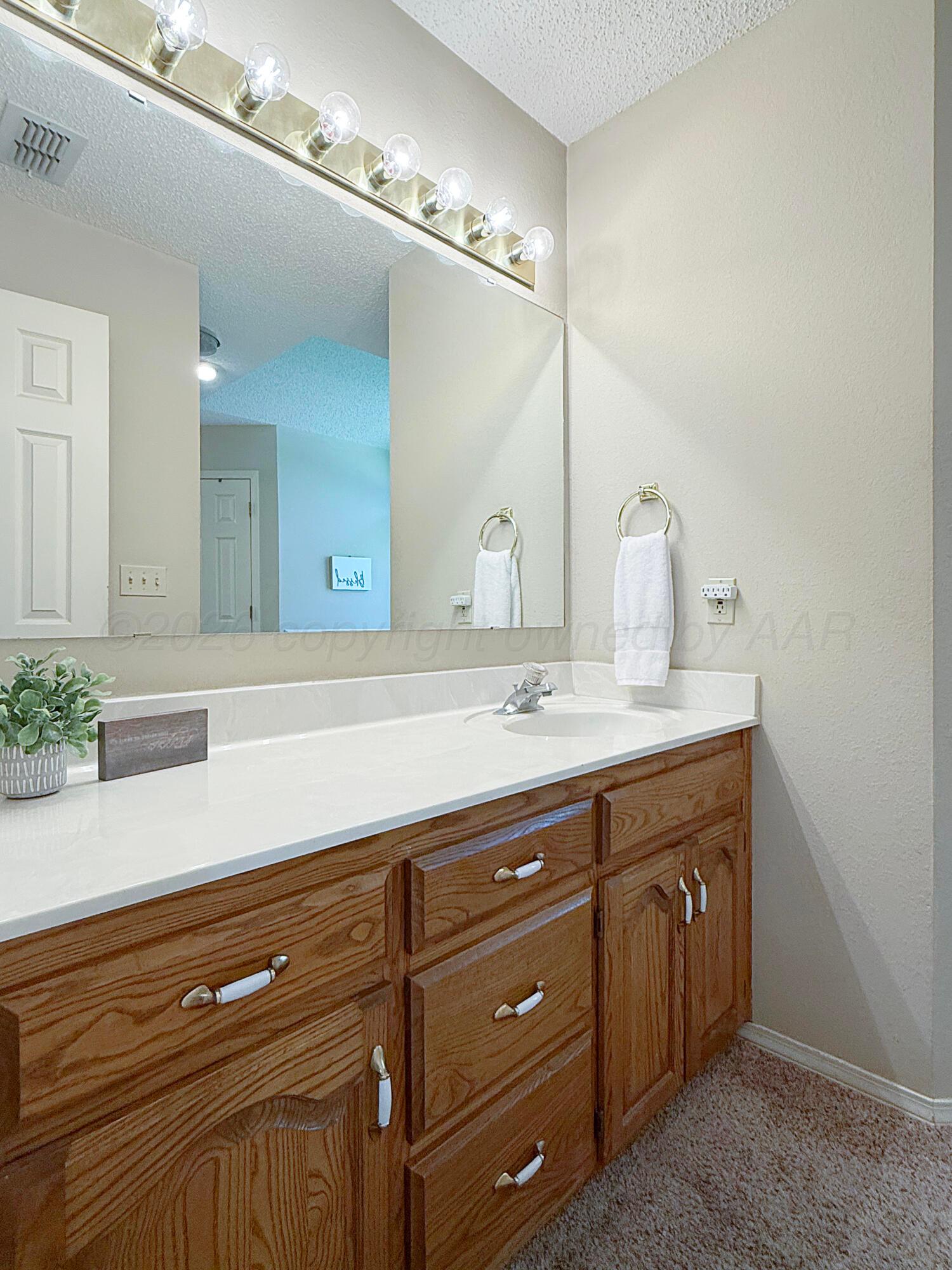 218 West Ocla Street Borger, TX 79007 - Photo 22 of 37 a bathroom with a sink and a mirror