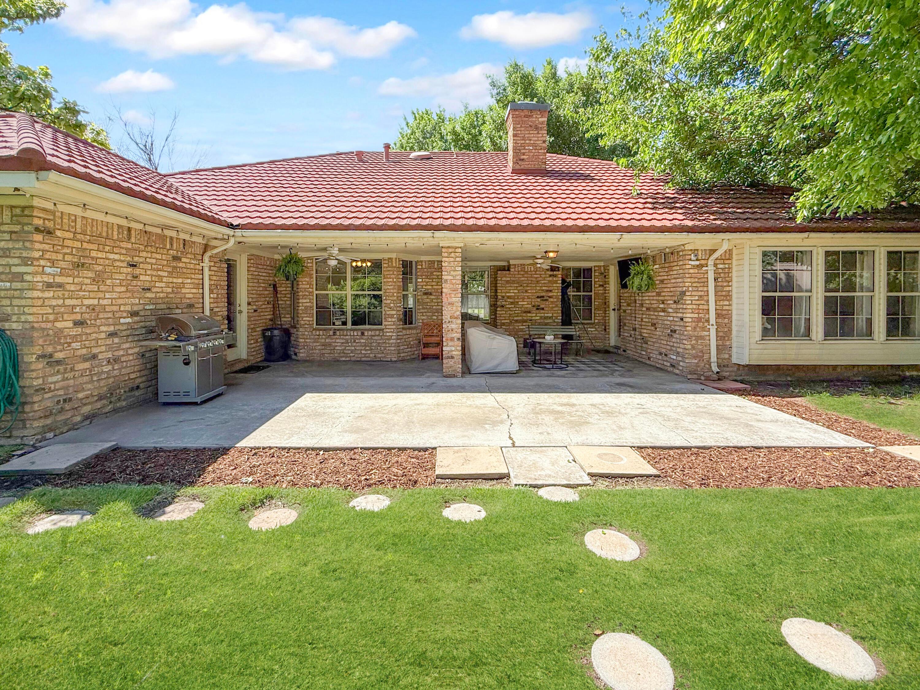218 West Ocla Street Borger, TX 79007 - Photo 34 of 37 a view of a house with backyard