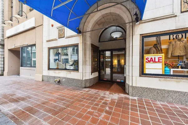 $305,000 | 417 Vine Street, Unit 201, Cincinnati, OH 45202