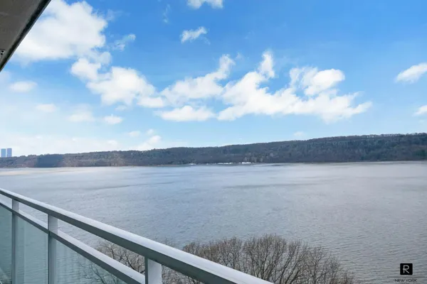 $289,000 | 2575 Palisade Avenue, Unit 10E | Spuyten Duyvil