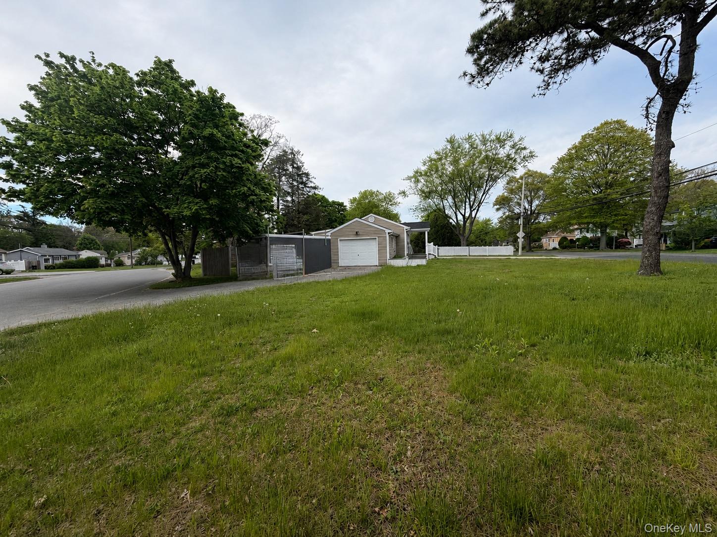 1013 Merriam Road Bay Shore, NY 11706 - Photo 26 of 27 Second drive way