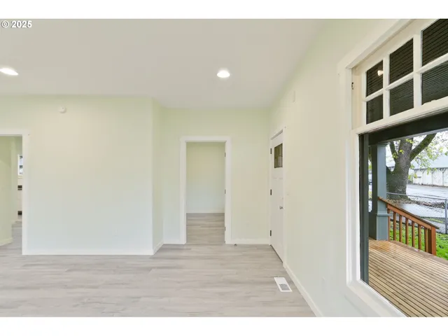 $380,000 | 715 19th Street Southeast, Salem, OR 97301