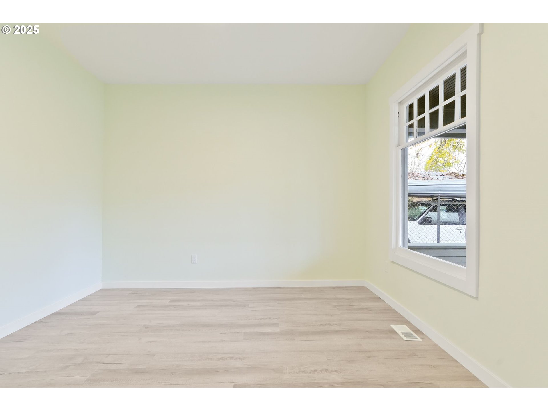 715 19th Street Southeast Salem, OR 97301 - Photo 12 of 27