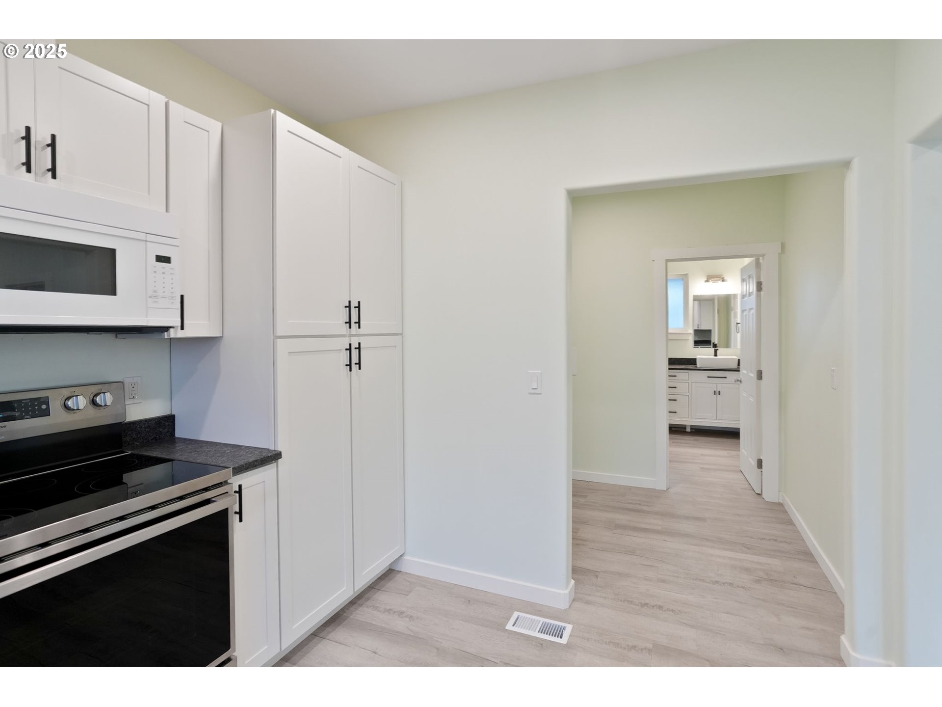 715 19th Street Southeast Salem, OR 97301 - Photo 16 of 27