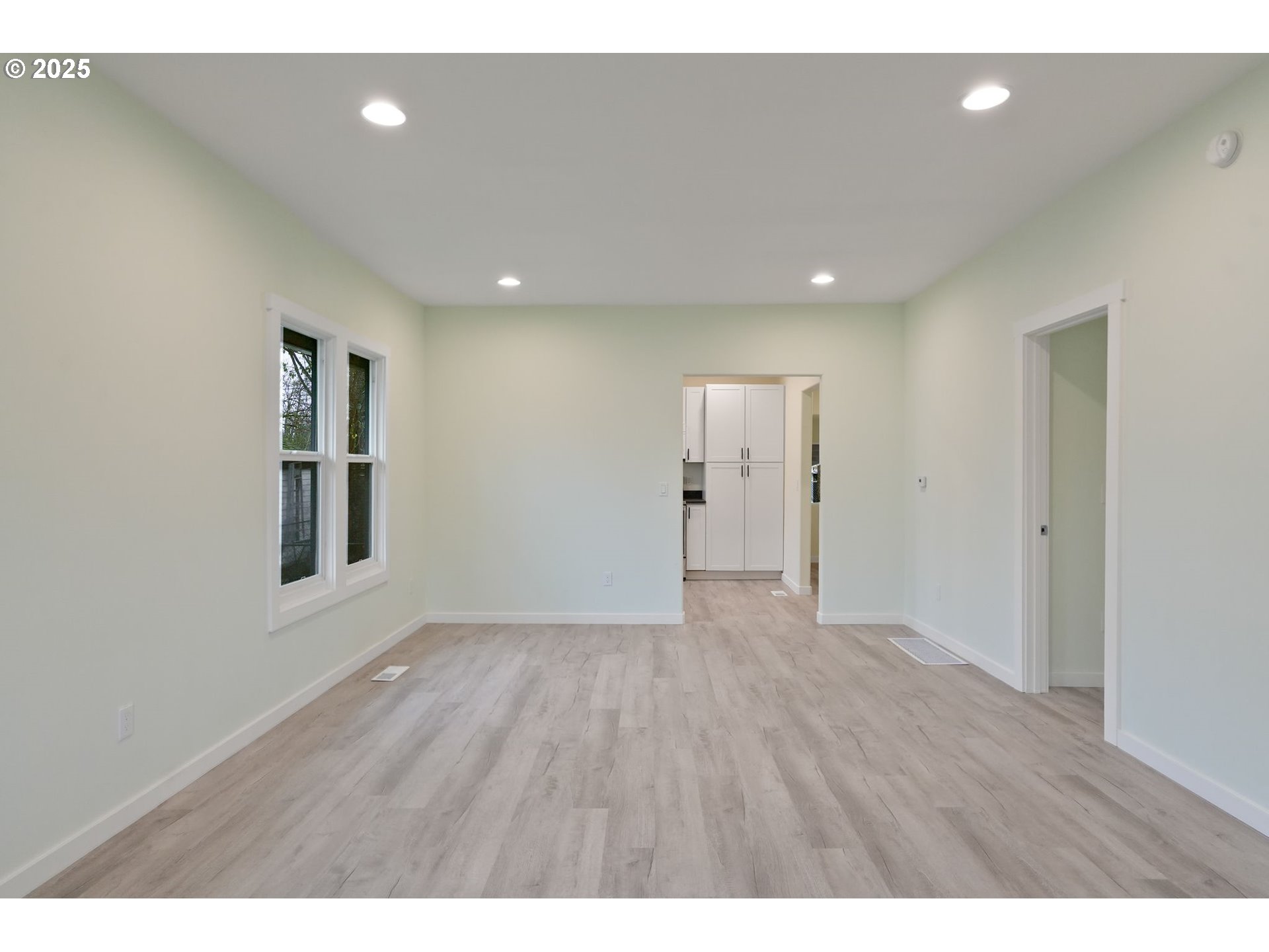 715 19th Street Southeast Salem, OR 97301 - Photo 7 of 27