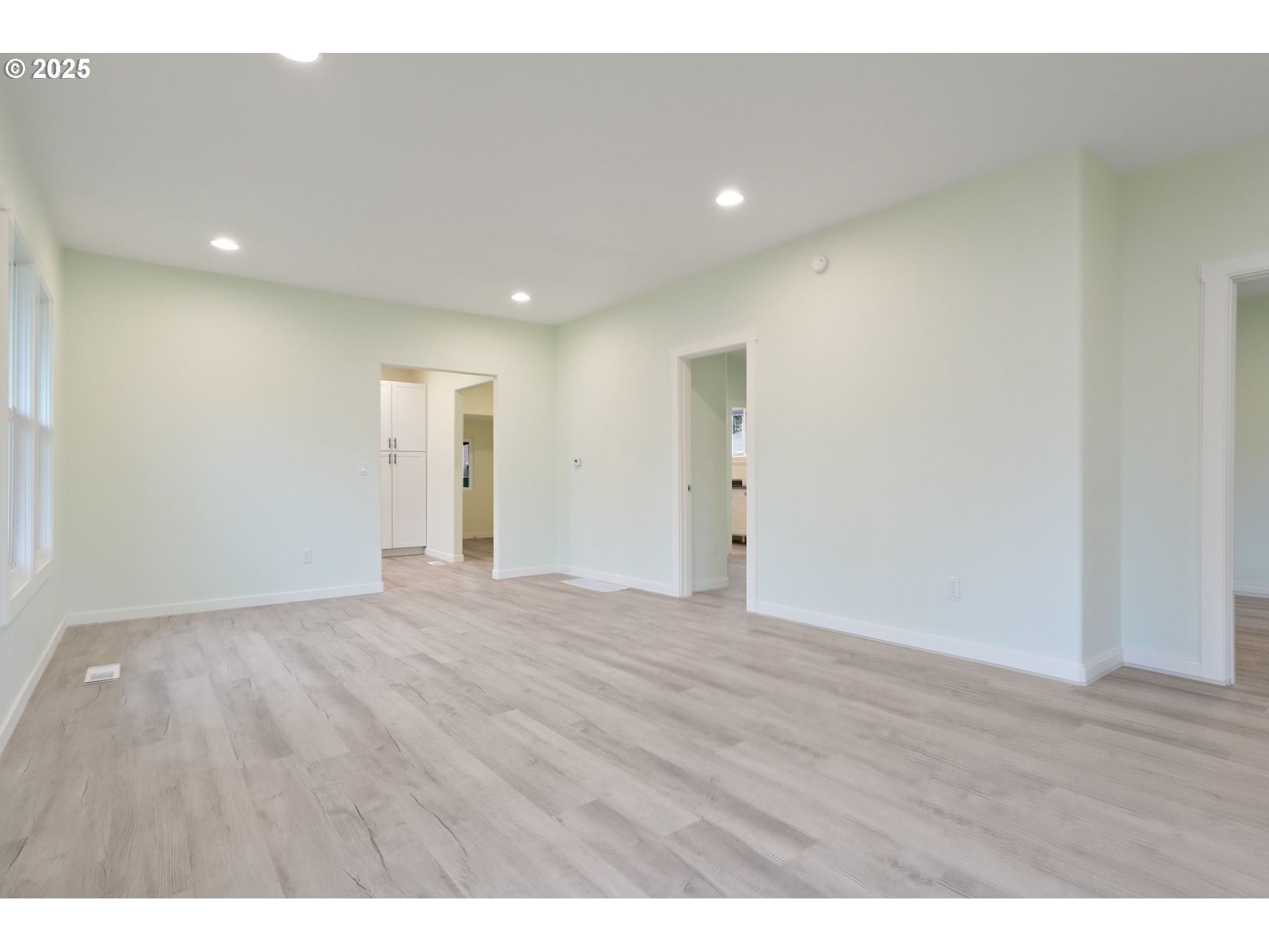 715 19th Street Southeast Salem, OR 97301 - Photo 8 of 27