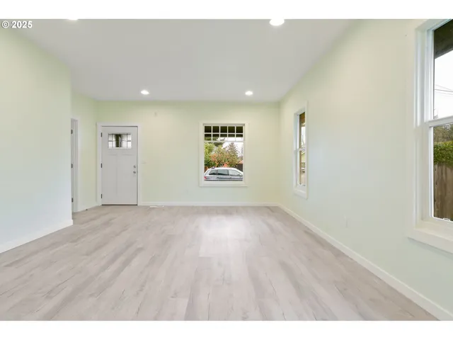 $380,000 | 715 19th Street Southeast, Salem, OR 97301