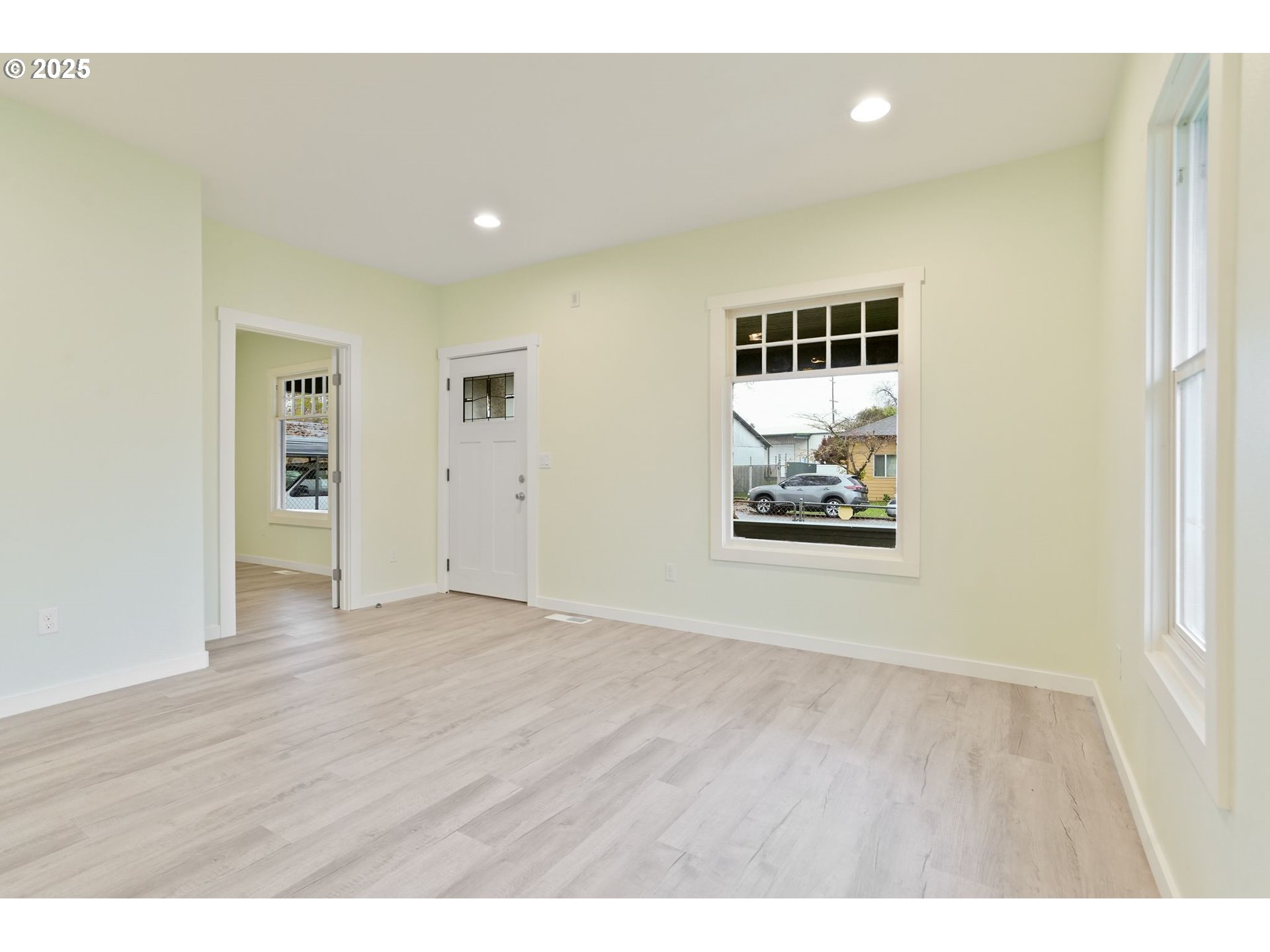 715 19th Street Southeast Salem, OR 97301 - Photo 10 of 27