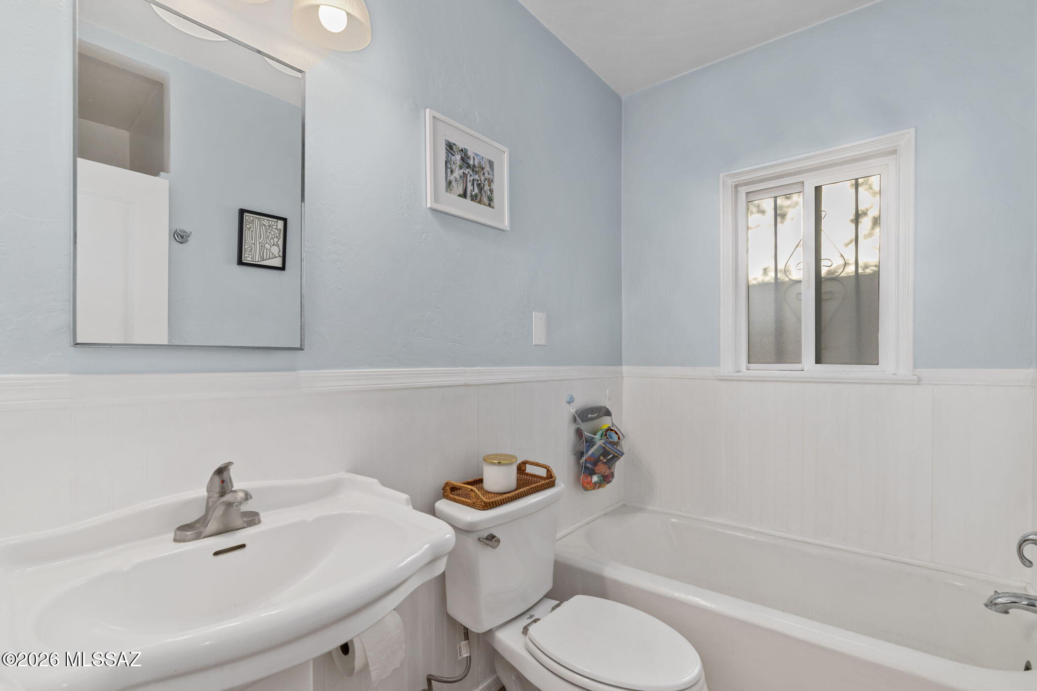 1718 East Grant Road Tucson, AZ 85719 - Photo 21 of 45 Main House Bathroom