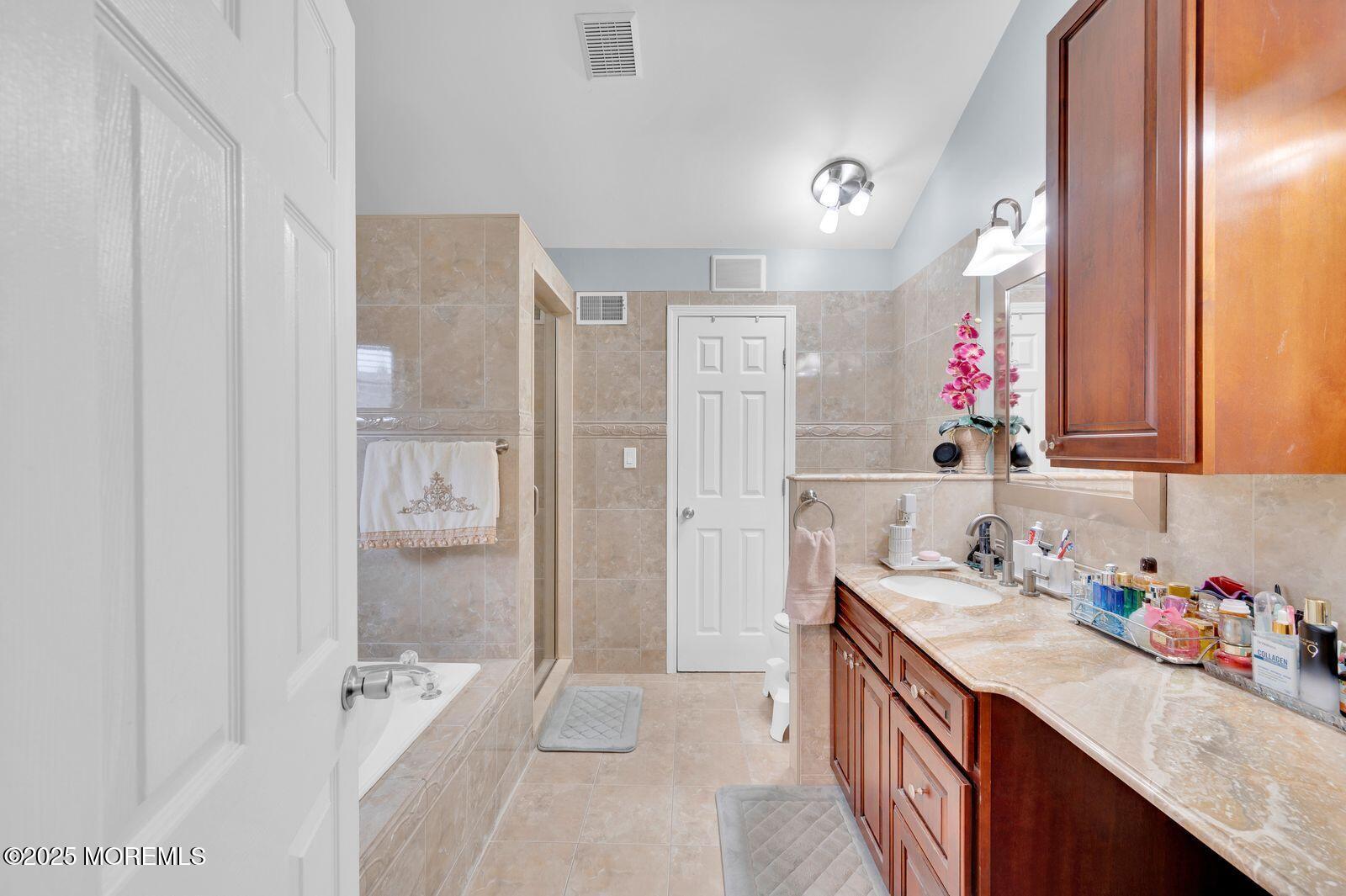 1 Oxford Road Holmdel, NJ 07733 - Photo 14 of 30 Vb93qnlQ