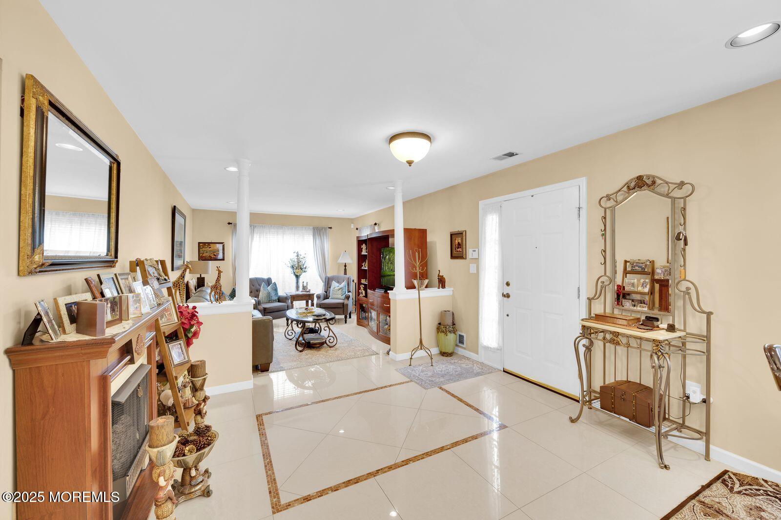 1 Oxford Road Holmdel, NJ 07733 - Photo 8 of 30 YbvUK2nA