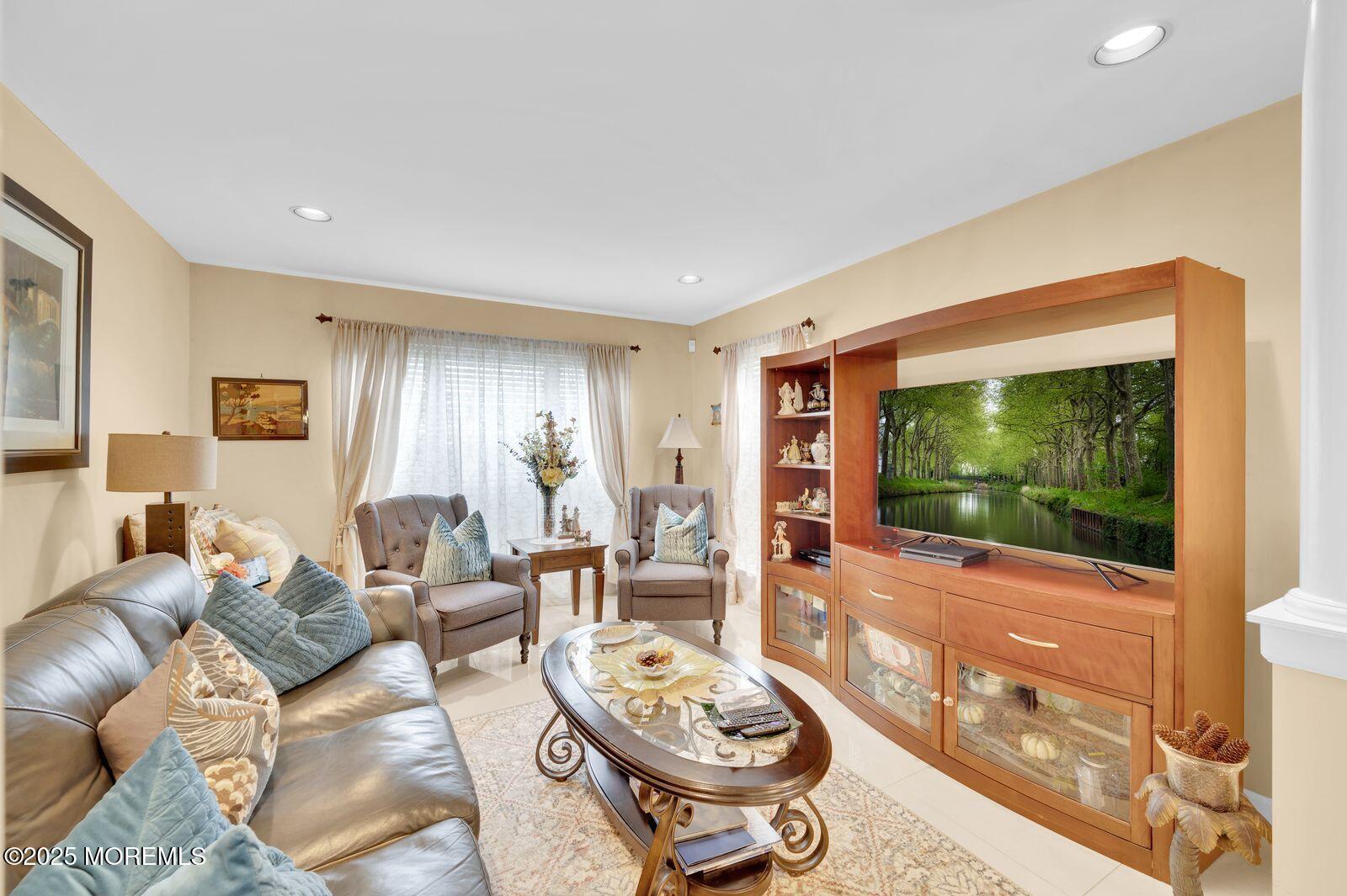 1 Oxford Road Holmdel, NJ 07733 - Photo 9 of 30 Ro_BpViA