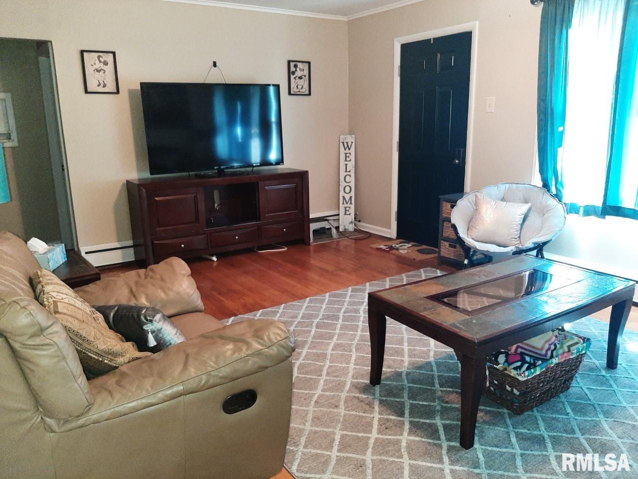 702 North Victor Street Christopher, IL 62822 - Photo 3 of 15 Gallery Image 3