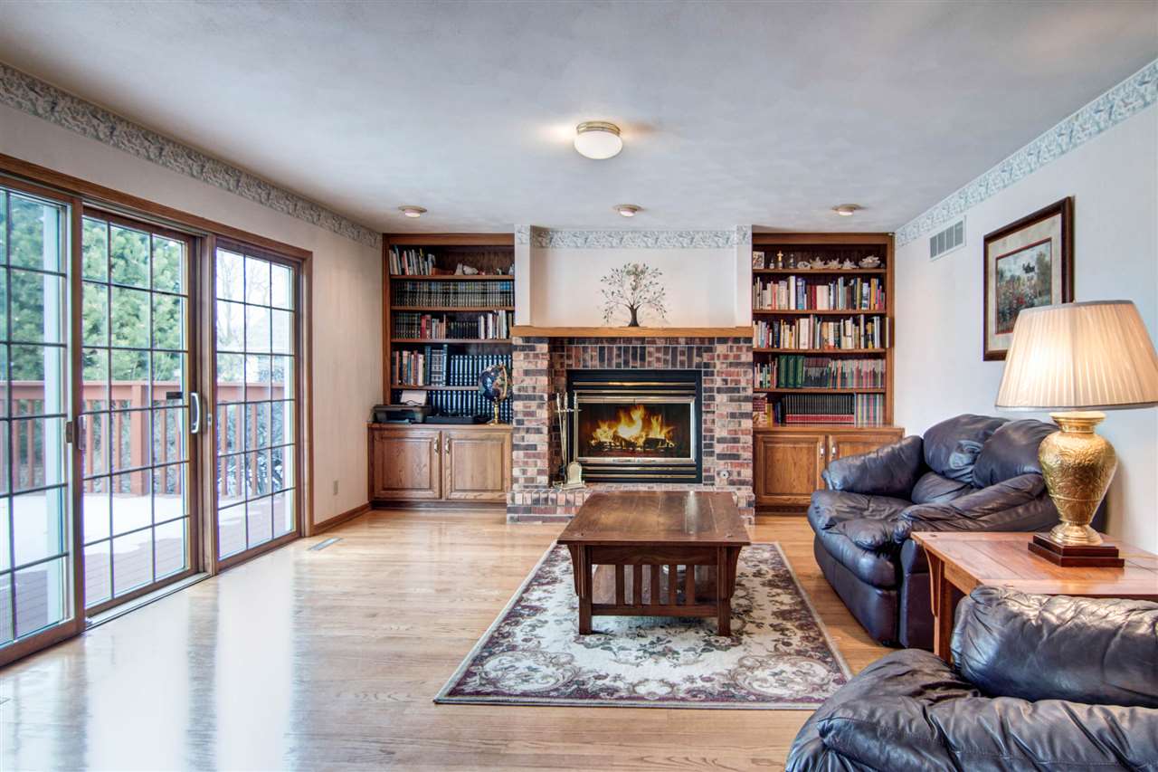 7196 Sentinel Road Rockford, IL 61107 - Photo 9 of 24 a living room with furniture and a fireplace