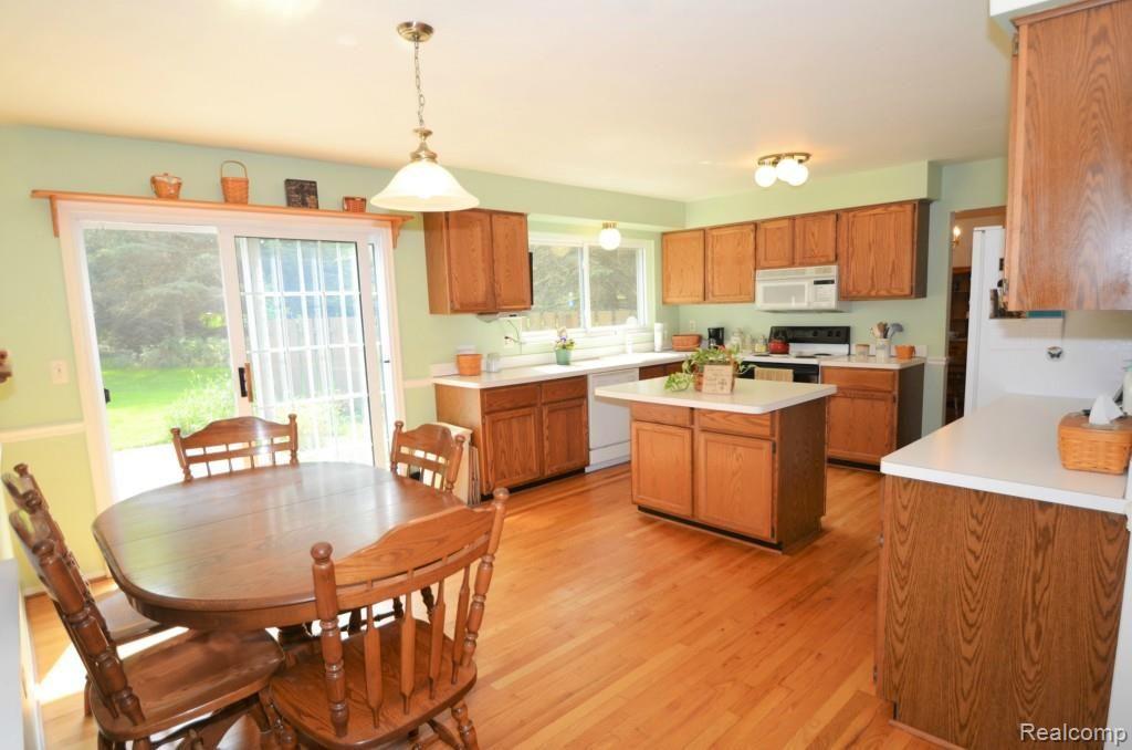 1172 Whispering Knoll Lane Rochester Hills, MI 48306 - Photo 13 of 39