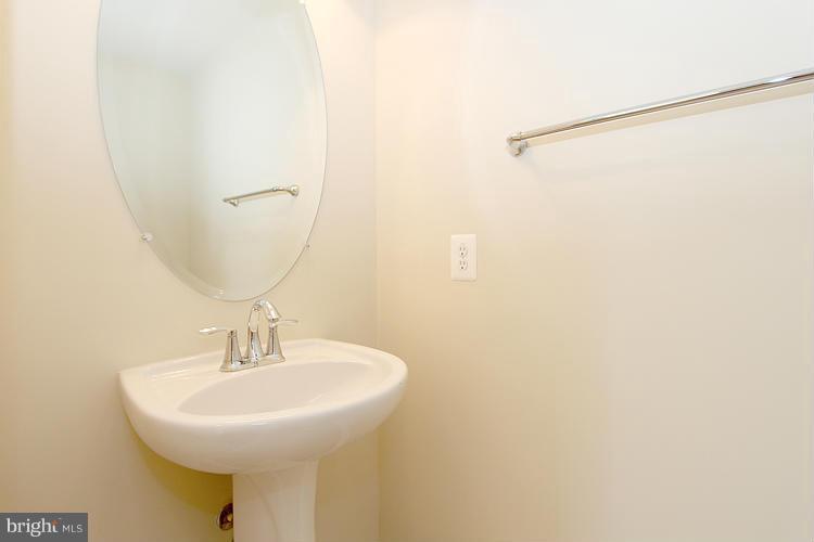 2216 Highfly Terrace Silver Spring, MD 20902 - Photo 20 of 30 Bath