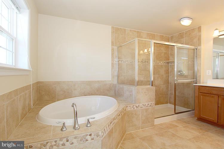 2216 Highfly Terrace Silver Spring, MD 20902 - Photo 23 of 30 Bath (Master)