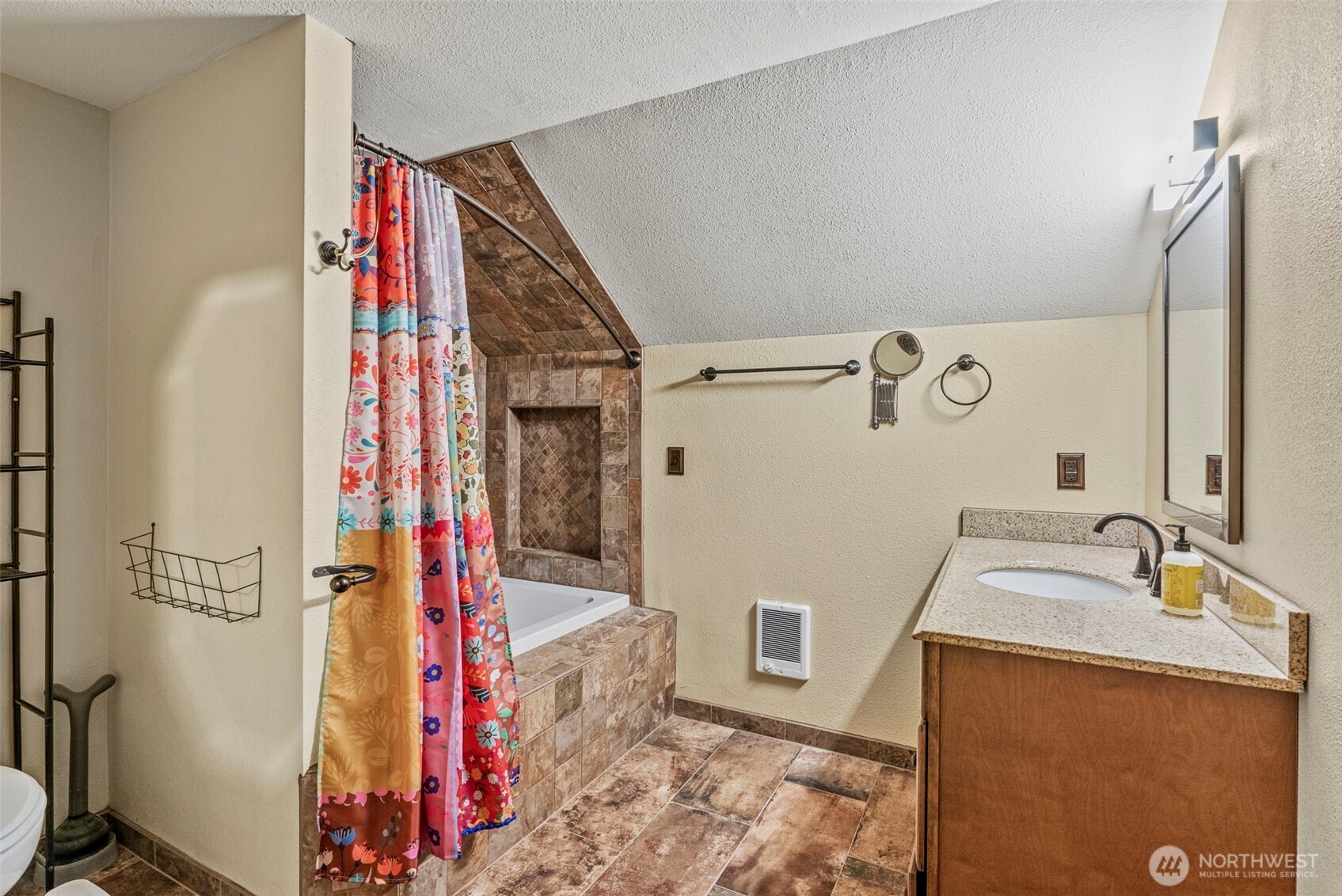 10 Lee Place Longview, WA 98632 - Photo 17 of 27 a bathroom with a sink and mirror