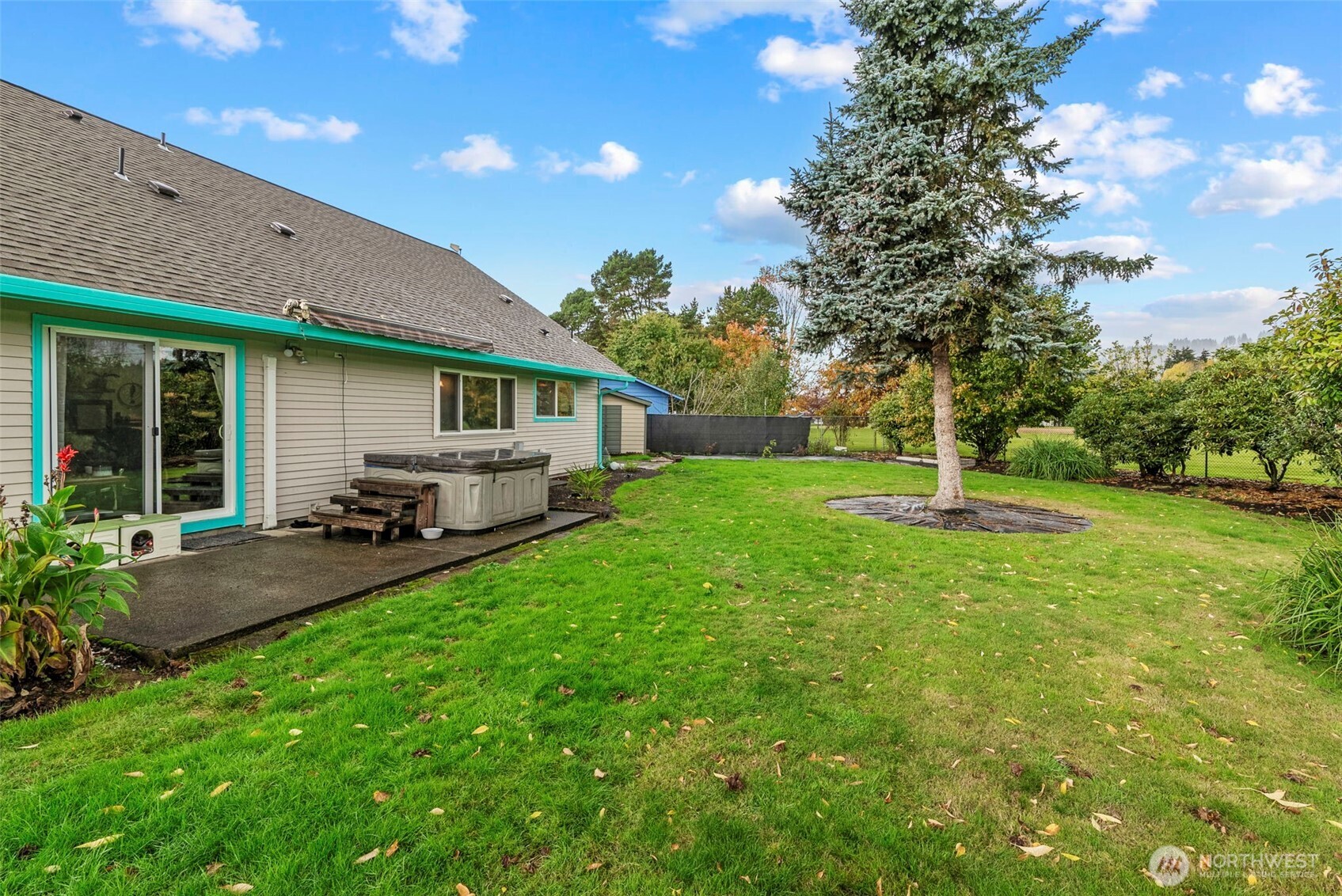 10 Lee Place Longview, WA 98632 - Photo 21 of 27 a view of a house with backyard and sitting area