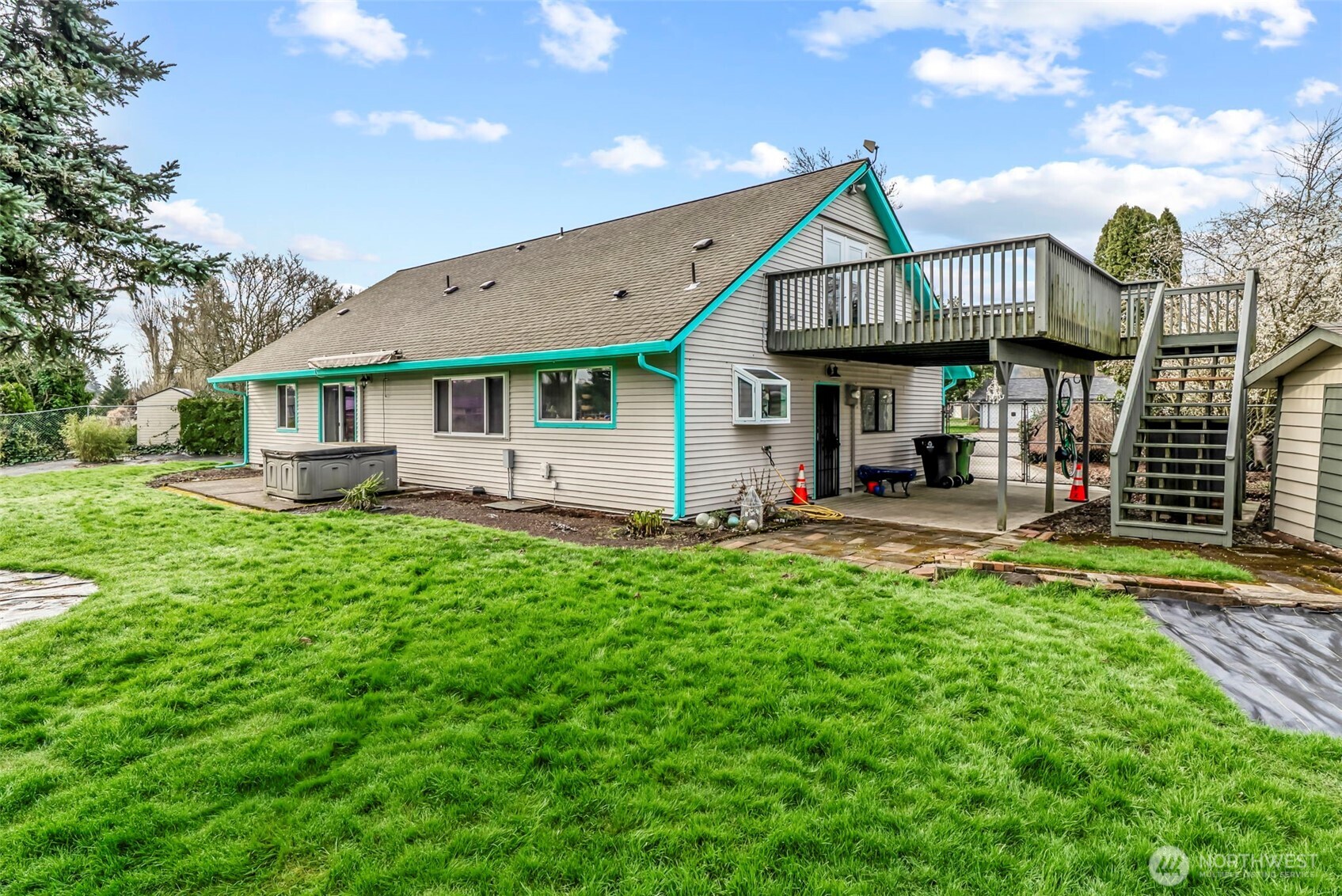 10 Lee Place Longview, WA 98632 - Photo 25 of 27 a front view of a house with a yard