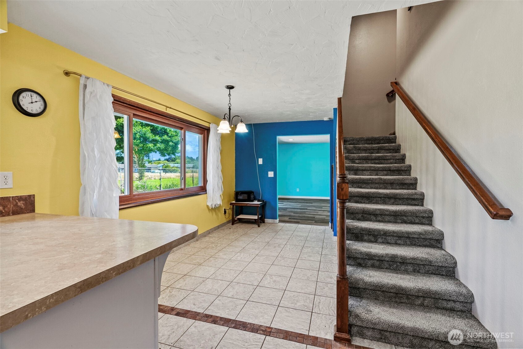 10 Lee Place Longview, WA 98632 - Photo 9 of 27 a view of an empty room with stairs and ventilation