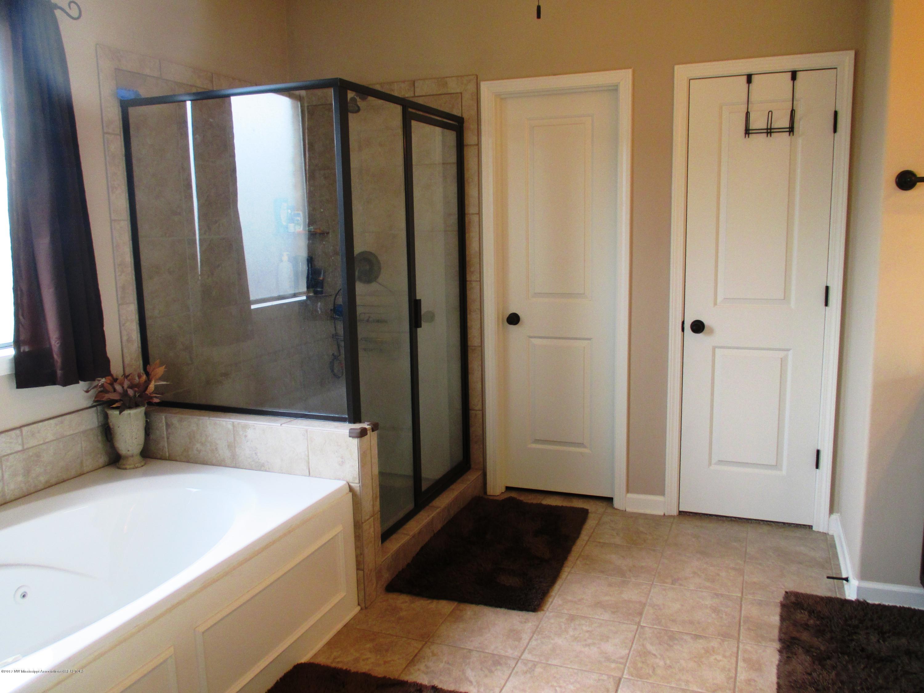 3608 Mitchell's Corner Road Olive Branch, MS 38654 - Photo 14 of 27 Master Bath