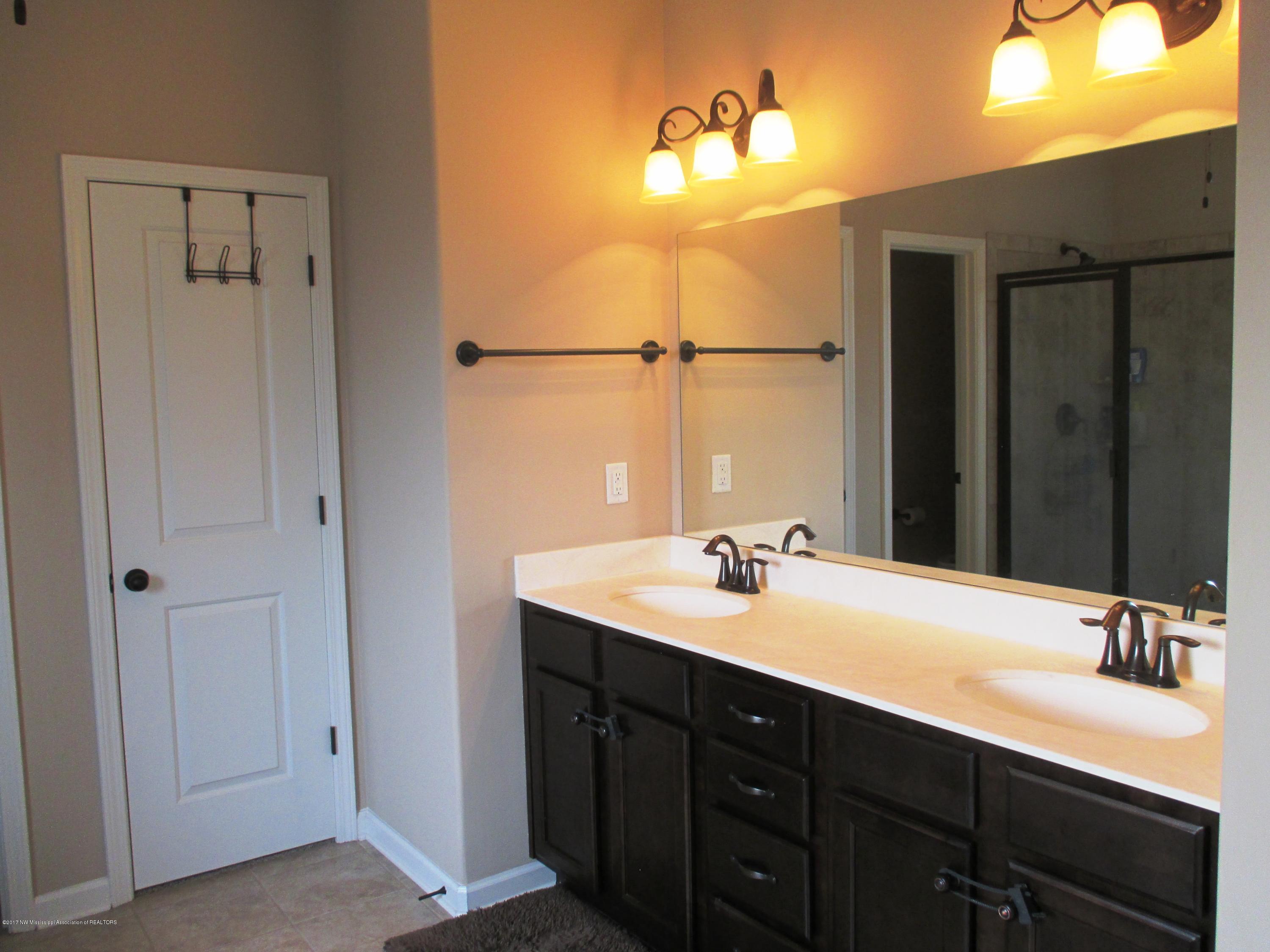 3608 Mitchell's Corner Road Olive Branch, MS 38654 - Photo 15 of 27 Master Bath
