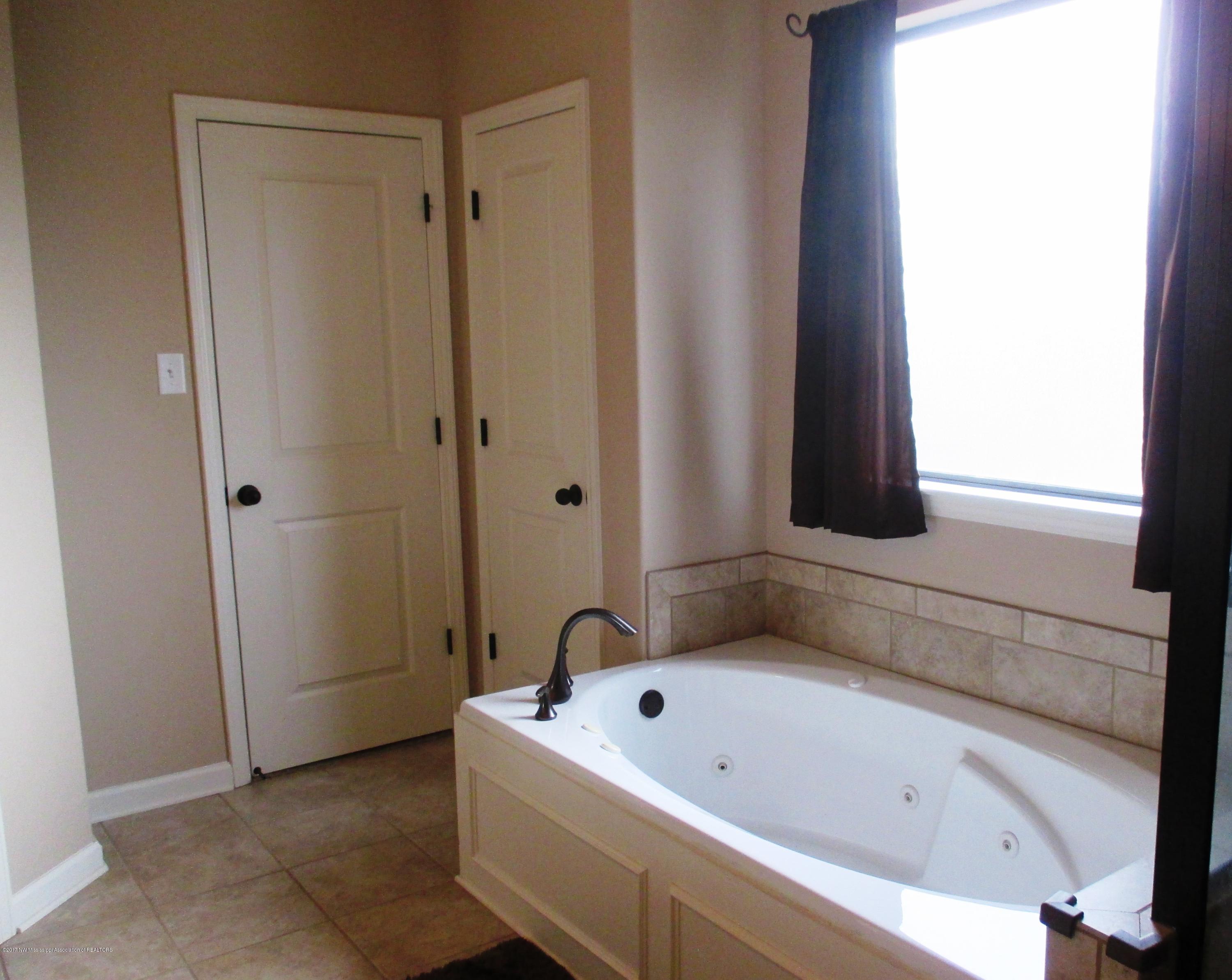 3608 Mitchell's Corner Road Olive Branch, MS 38654 - Photo 16 of 27 Master Bath