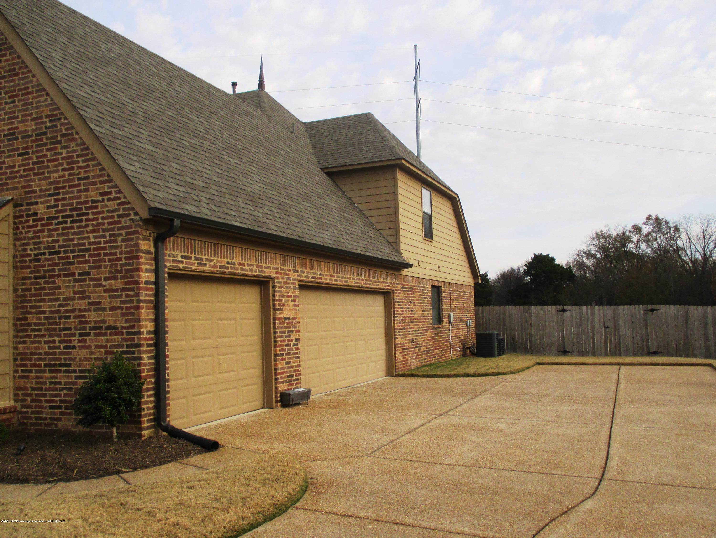 3608 Mitchell's Corner Road Olive Branch, MS 38654 - Photo 2 of 27 Triple Garage
