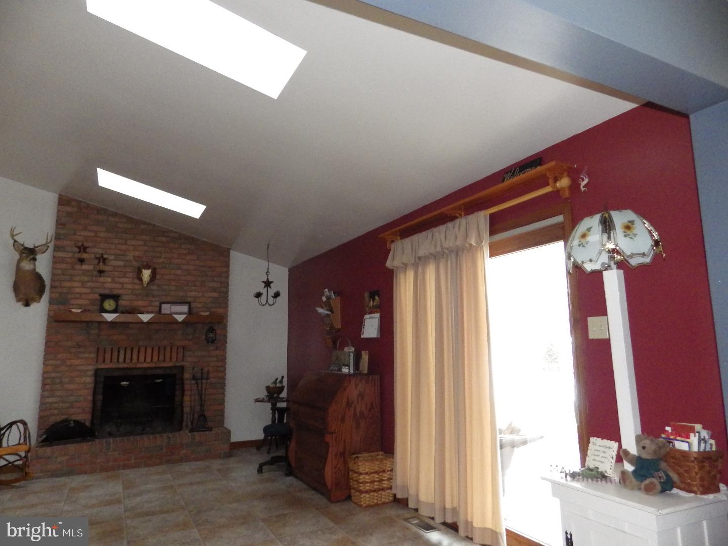 236 Fearnot Road Sacramento, PA 17968 - Photo 8 of 23 Great Room