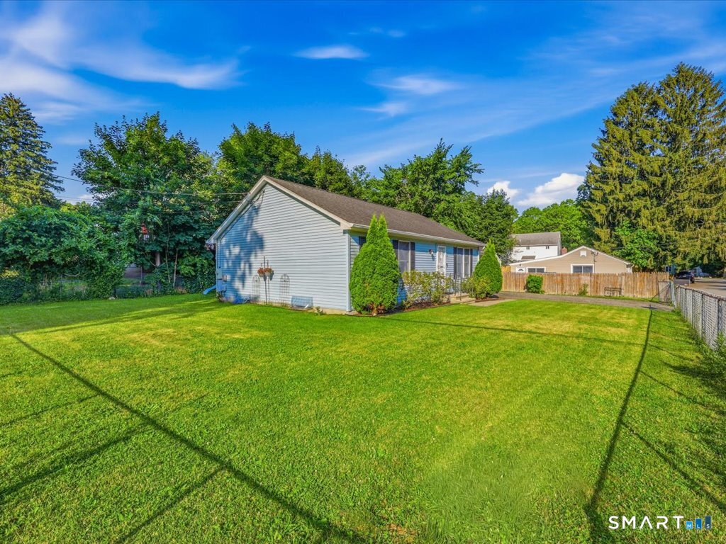 39 Glezen Street Norwich, CT 06360 - Photo 3 of 27