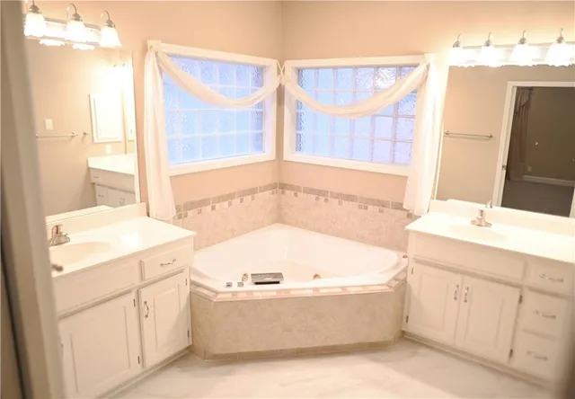 $549,000 | 15102 Northwest 72nd Street, Kansas City, MO 64152