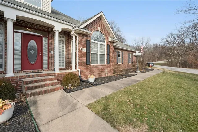 $549,000 | 15102 Northwest 72nd Street, Kansas City, MO 64152