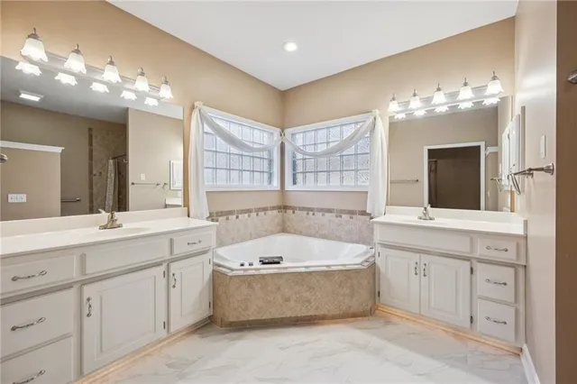 $549,000 | 15102 Northwest 72nd Street, Kansas City, MO 64152