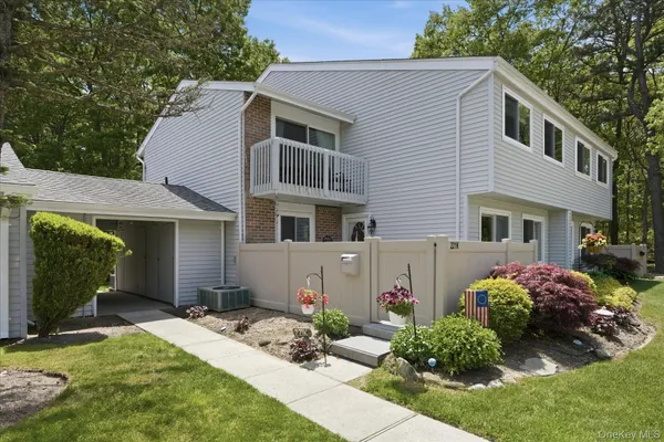 $500,000 | 221 Springmeadow Drive, Unit K, Holbrook, NY 11741