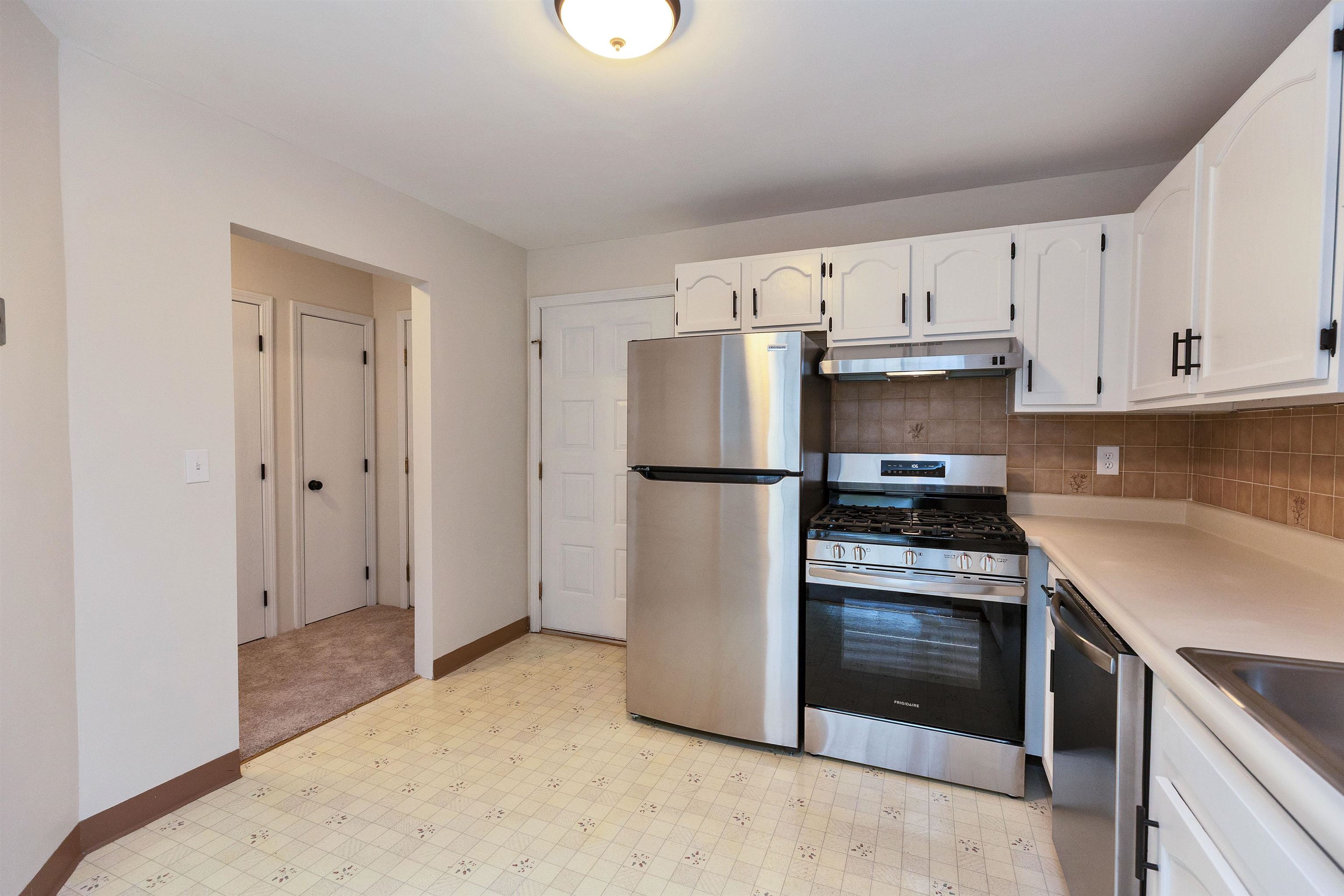 1311 Hanover Street, Unit 6 Manchester, NH 03104 - Photo 5 of 25