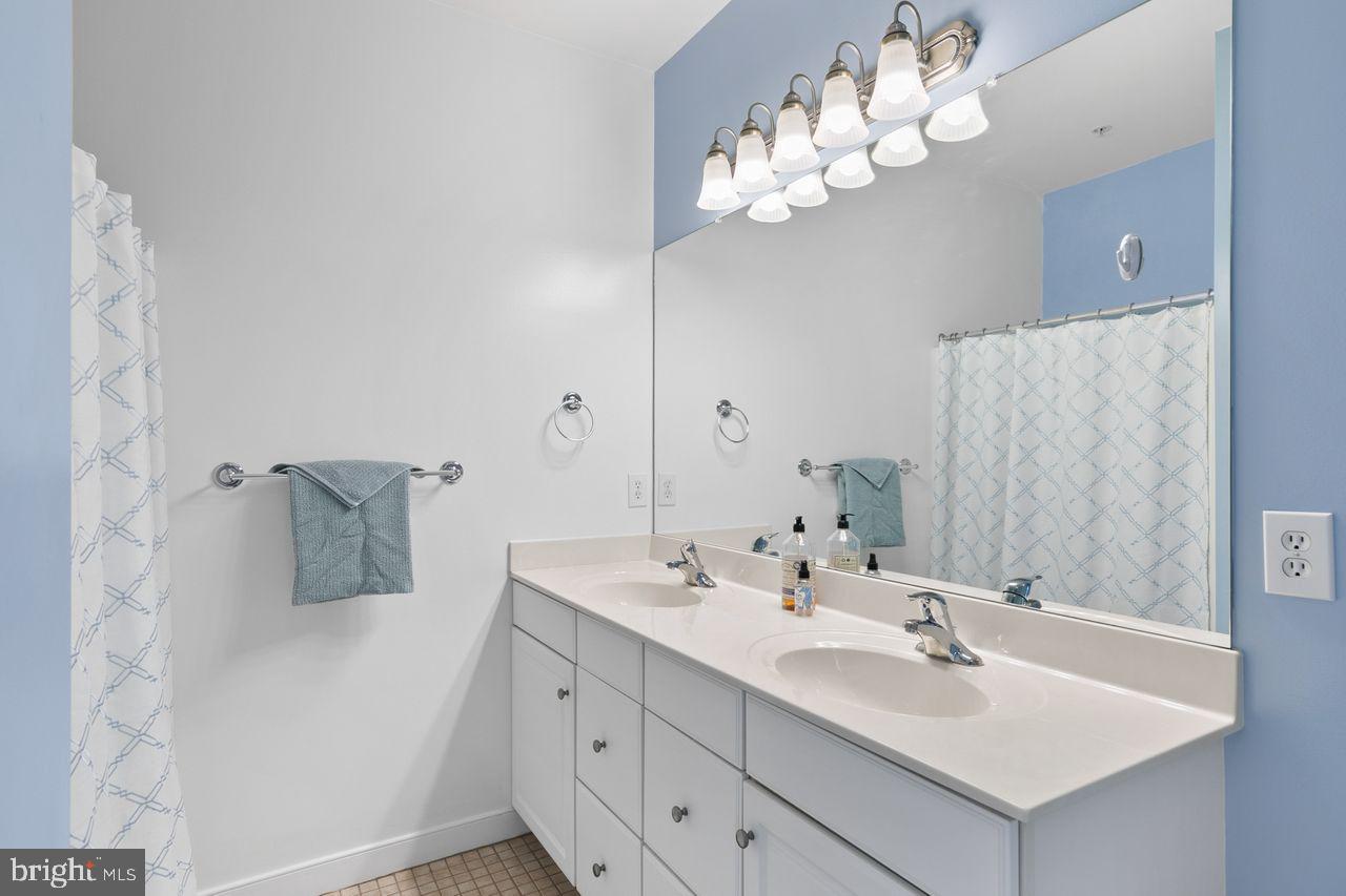 30619 Cedar Neck Road, Unit 1301 Ocean View, DE 19970 - Photo 25 of 42 Owner's Bath