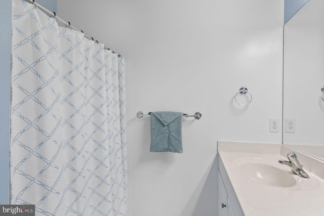 30619 Cedar Neck Road, Unit 1301 Ocean View, DE 19970 - Photo 26 of 42 Owner's Bath